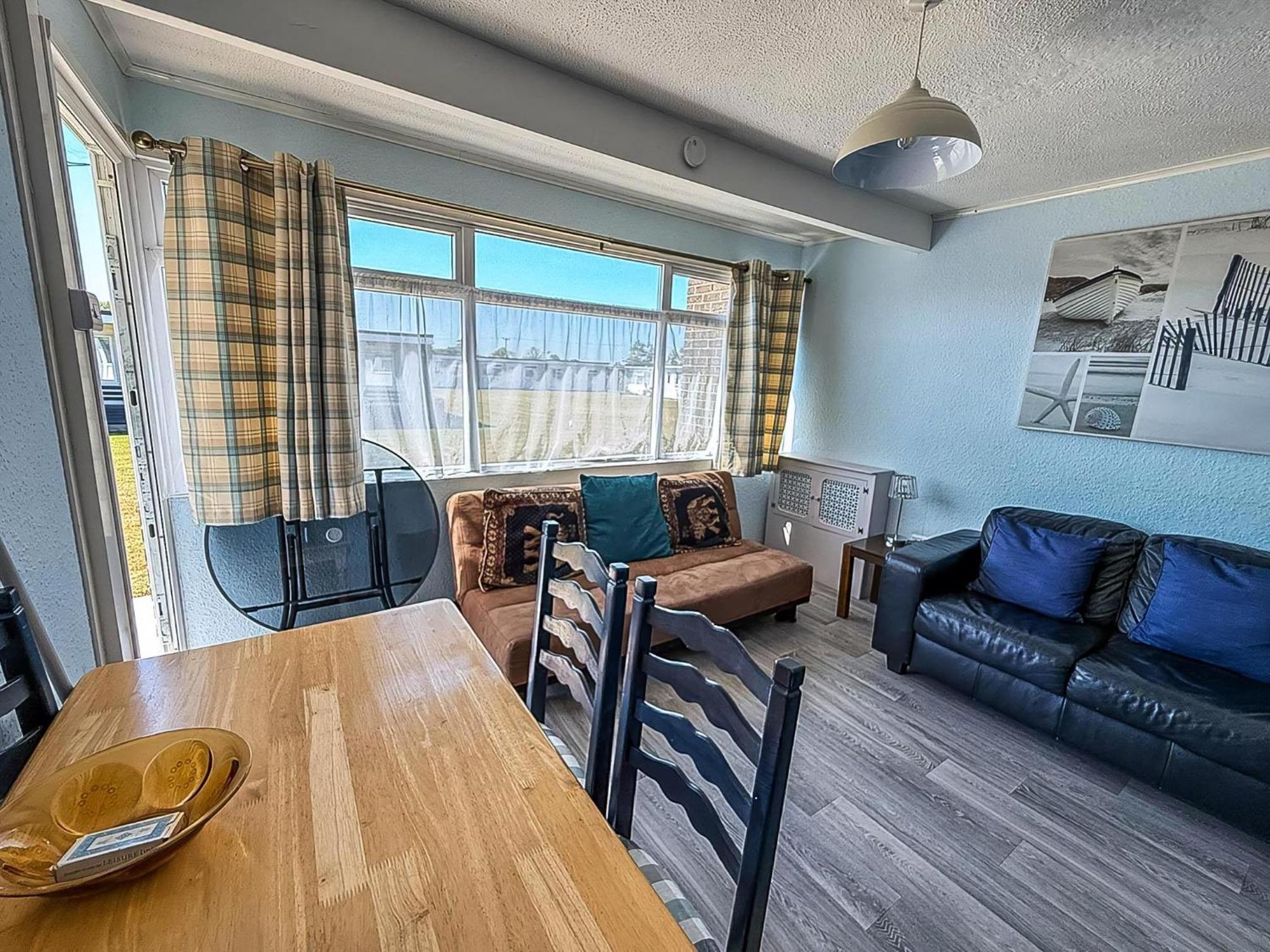 Lovely 4 Berth Chalet For Hire At California Sands In Norfolk Ref 52350Cs Scratby Extérieur photo